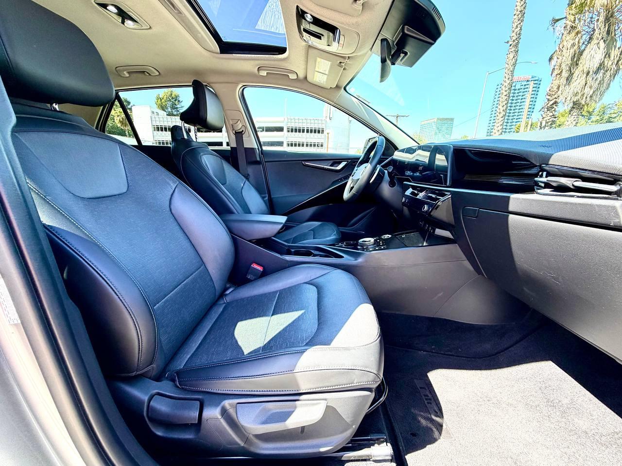 Kia Niro SX Touring 2023