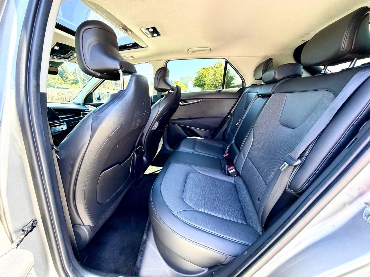 Kia Niro SX Touring 2023