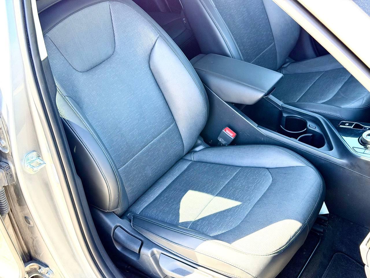 Kia Niro SX Touring 2023