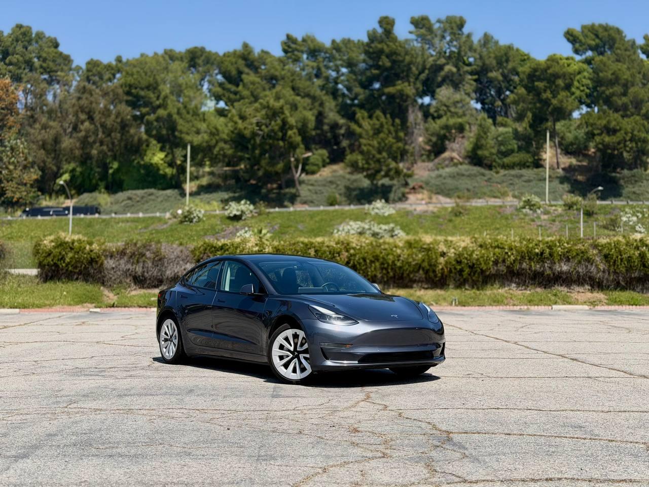 Tesla Model 3  2022