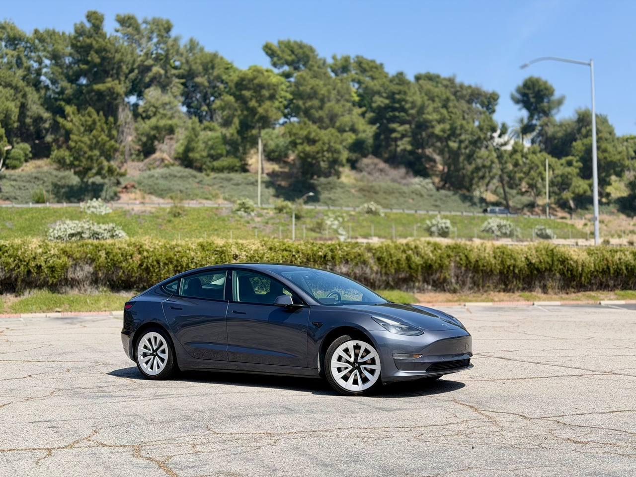 Tesla Model 3  2022