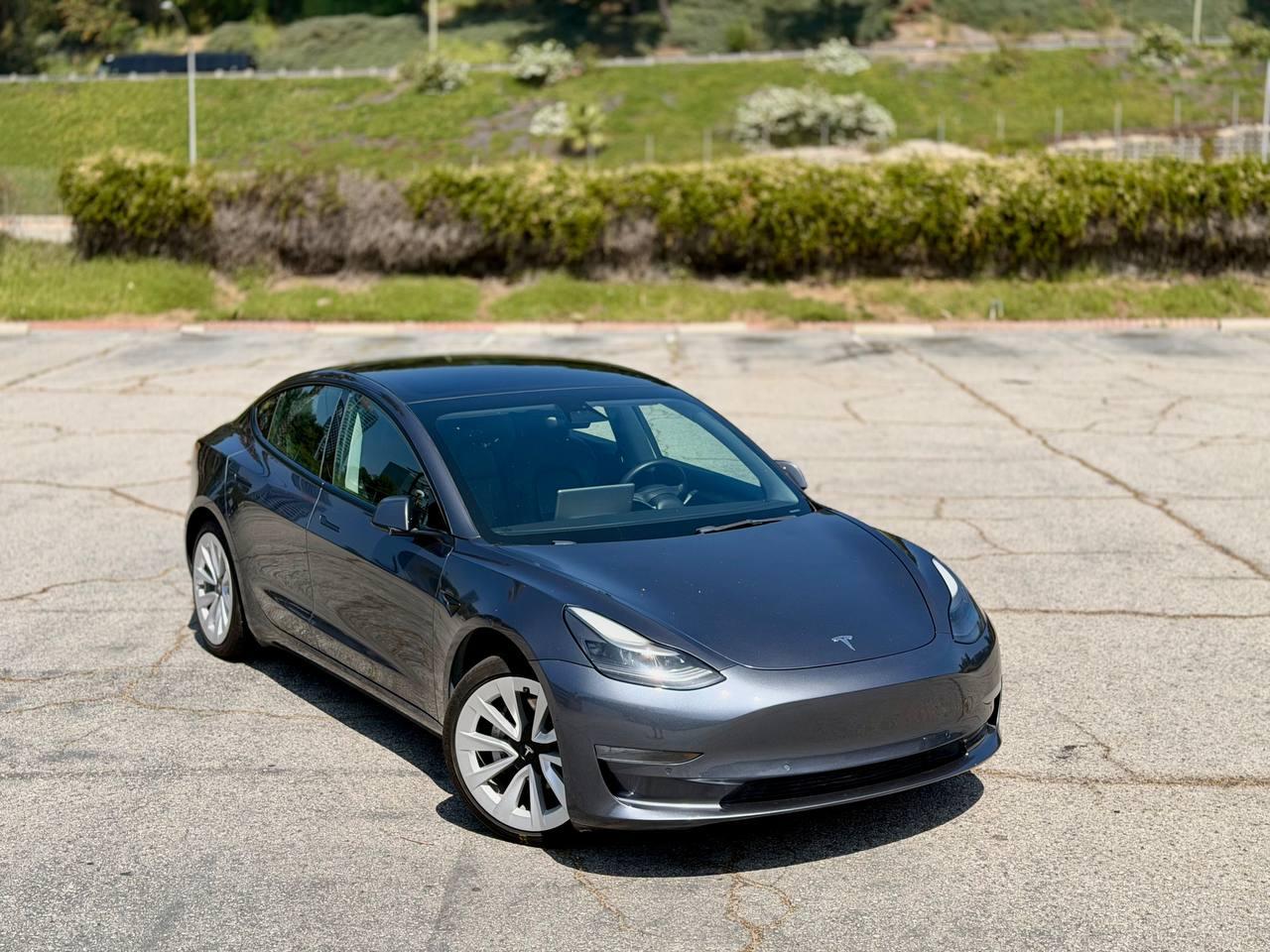 Tesla Model 3  2022