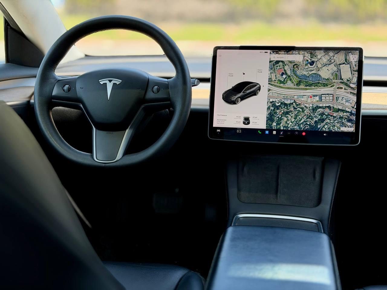 Tesla Model 3  2022