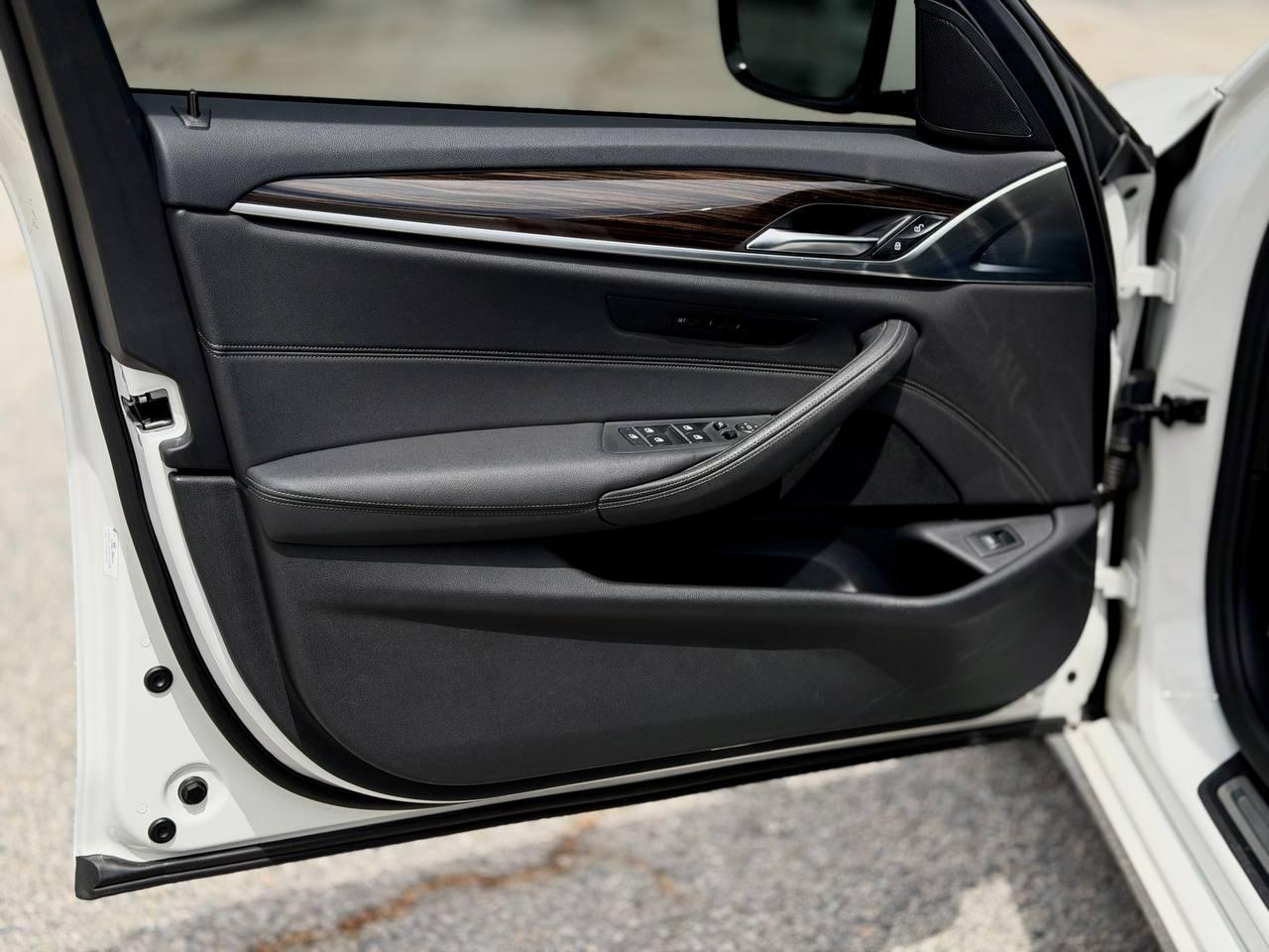 BMW 5-Series 530i 2021