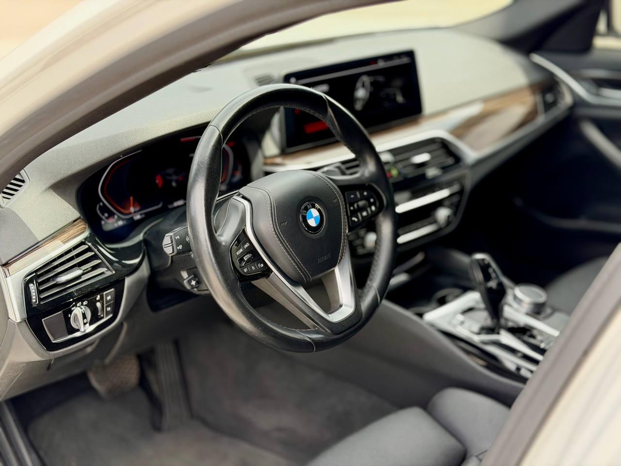 BMW 5-Series 530i 2021