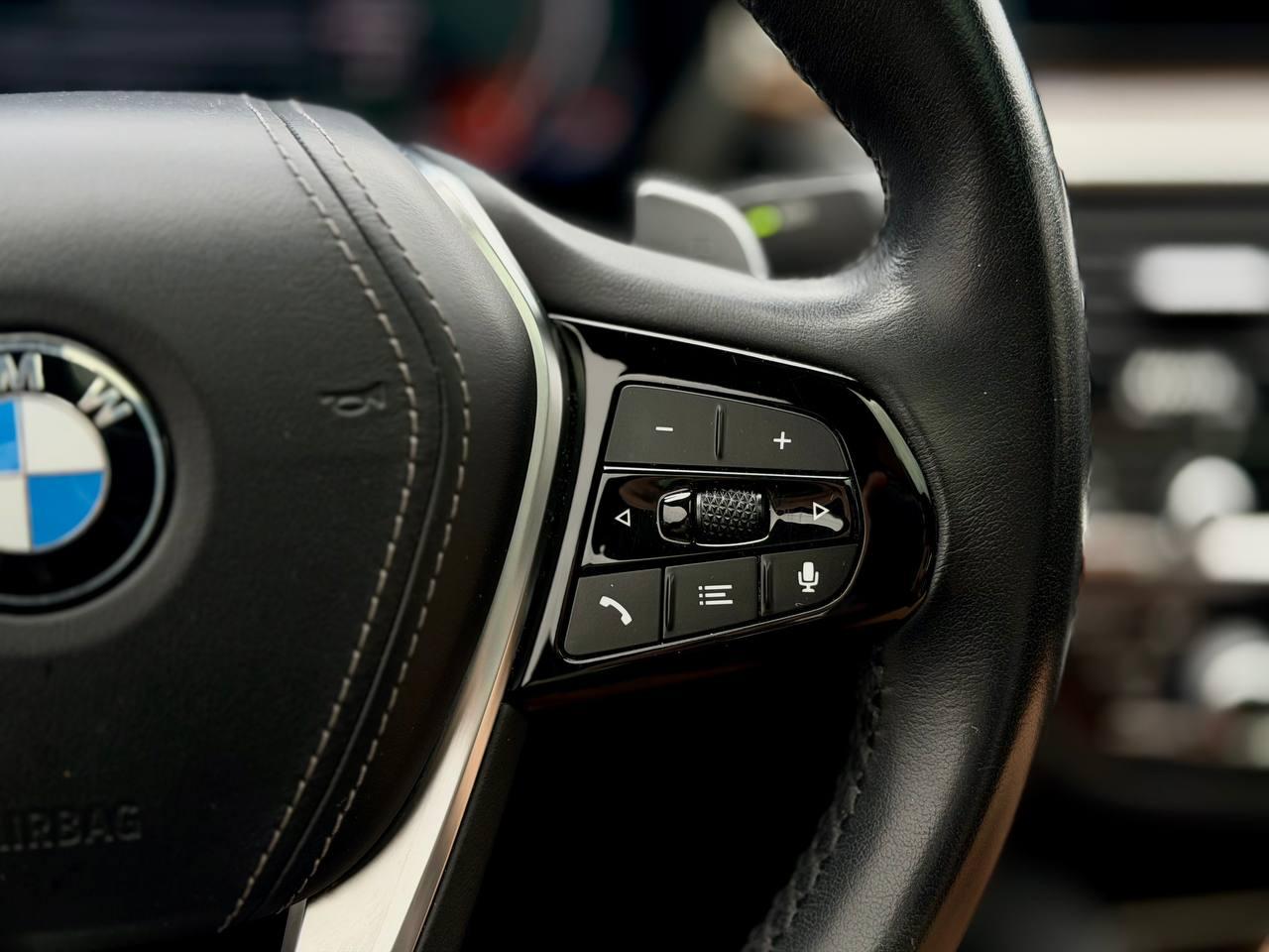 BMW 5-Series 530i 2021