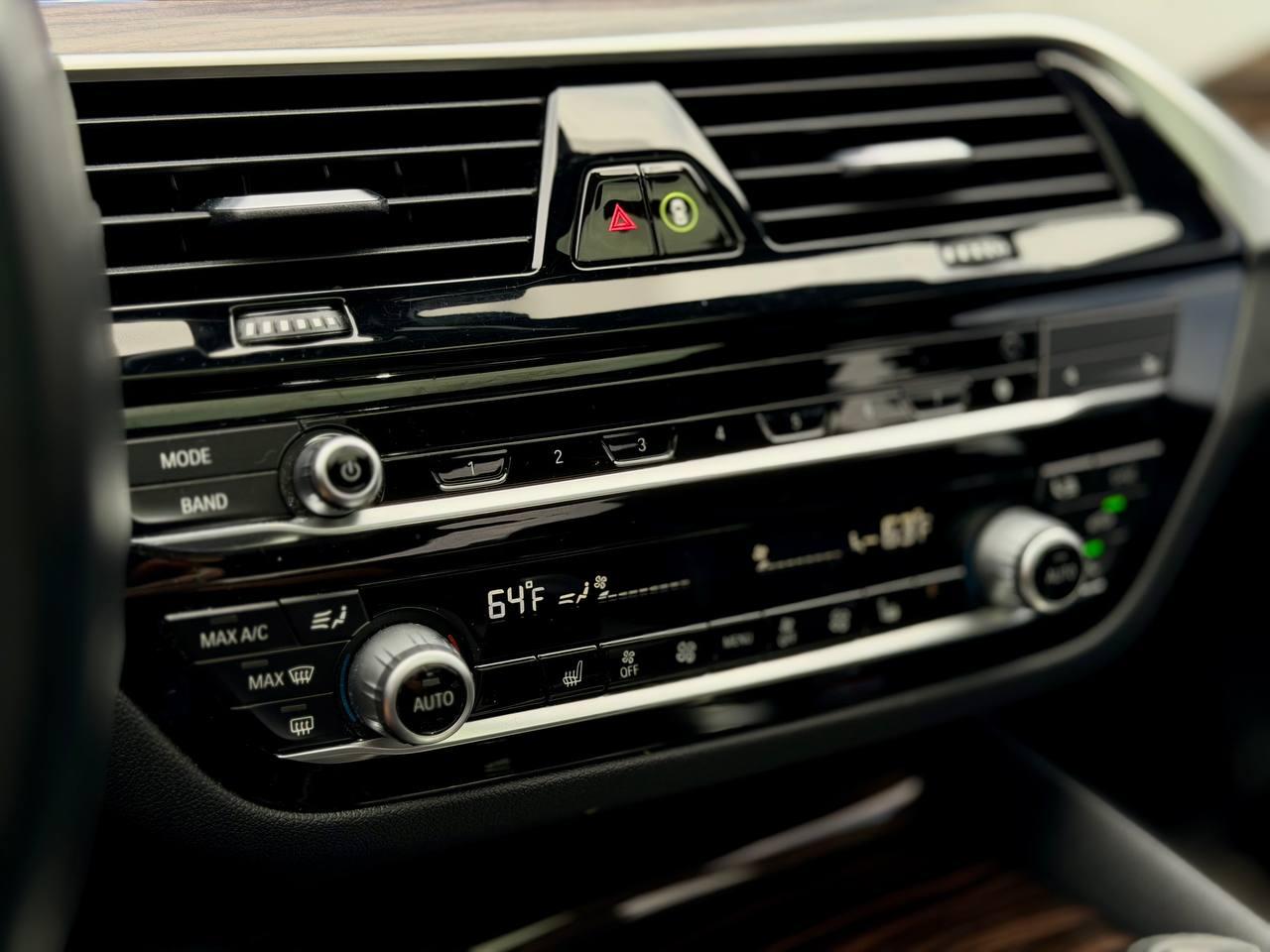 BMW 5-Series 530i 2021