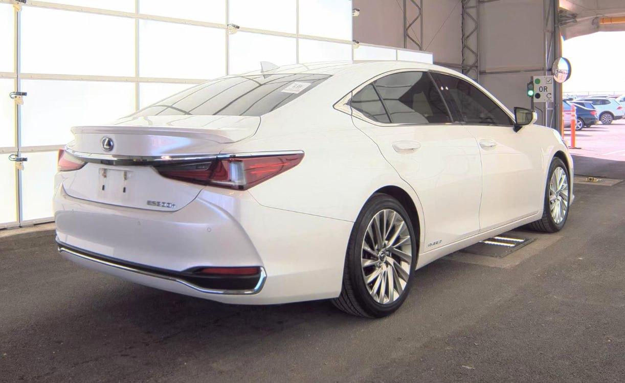 Lexus ES 300h  2019