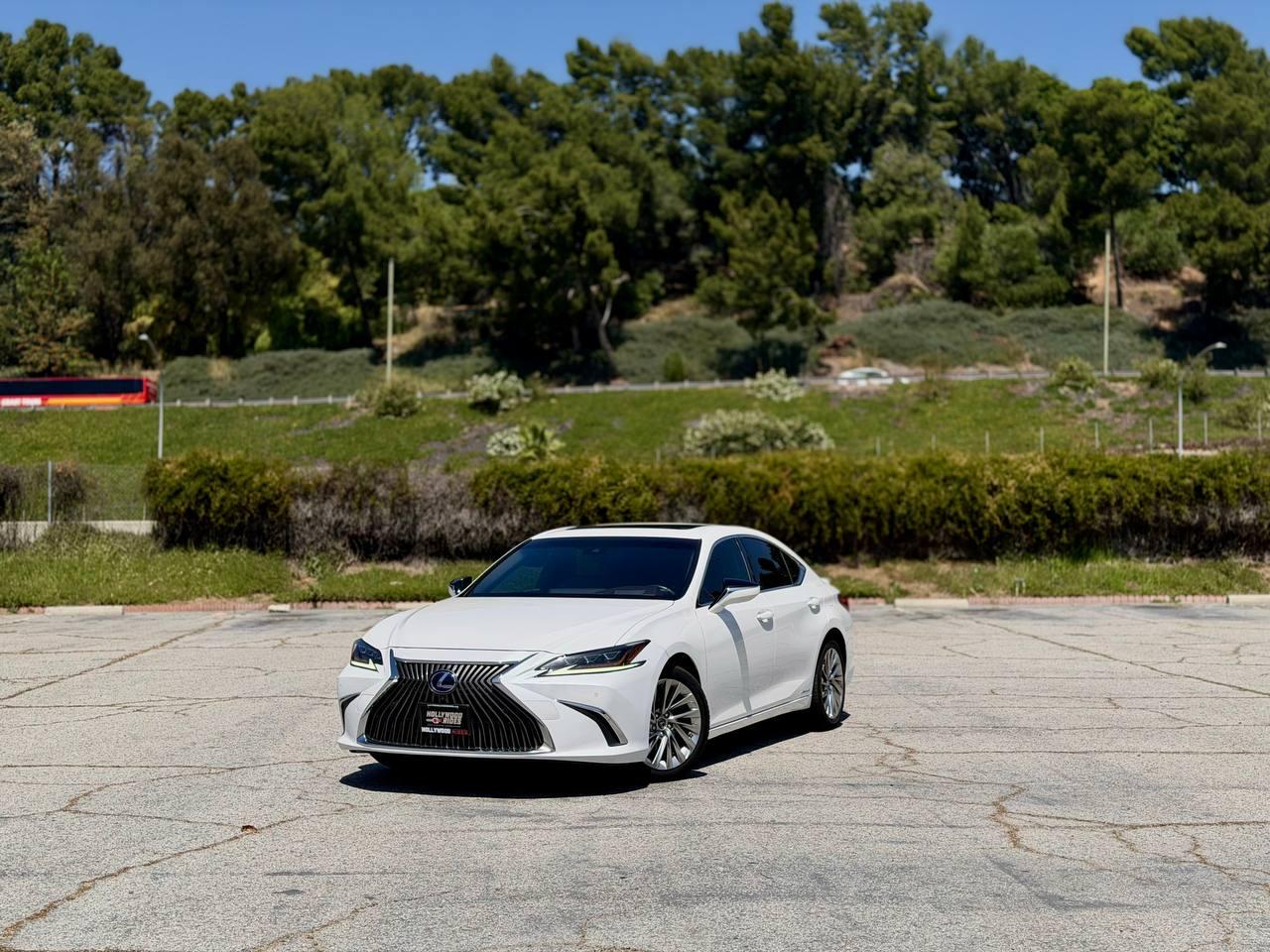 Lexus ES 300h  2019