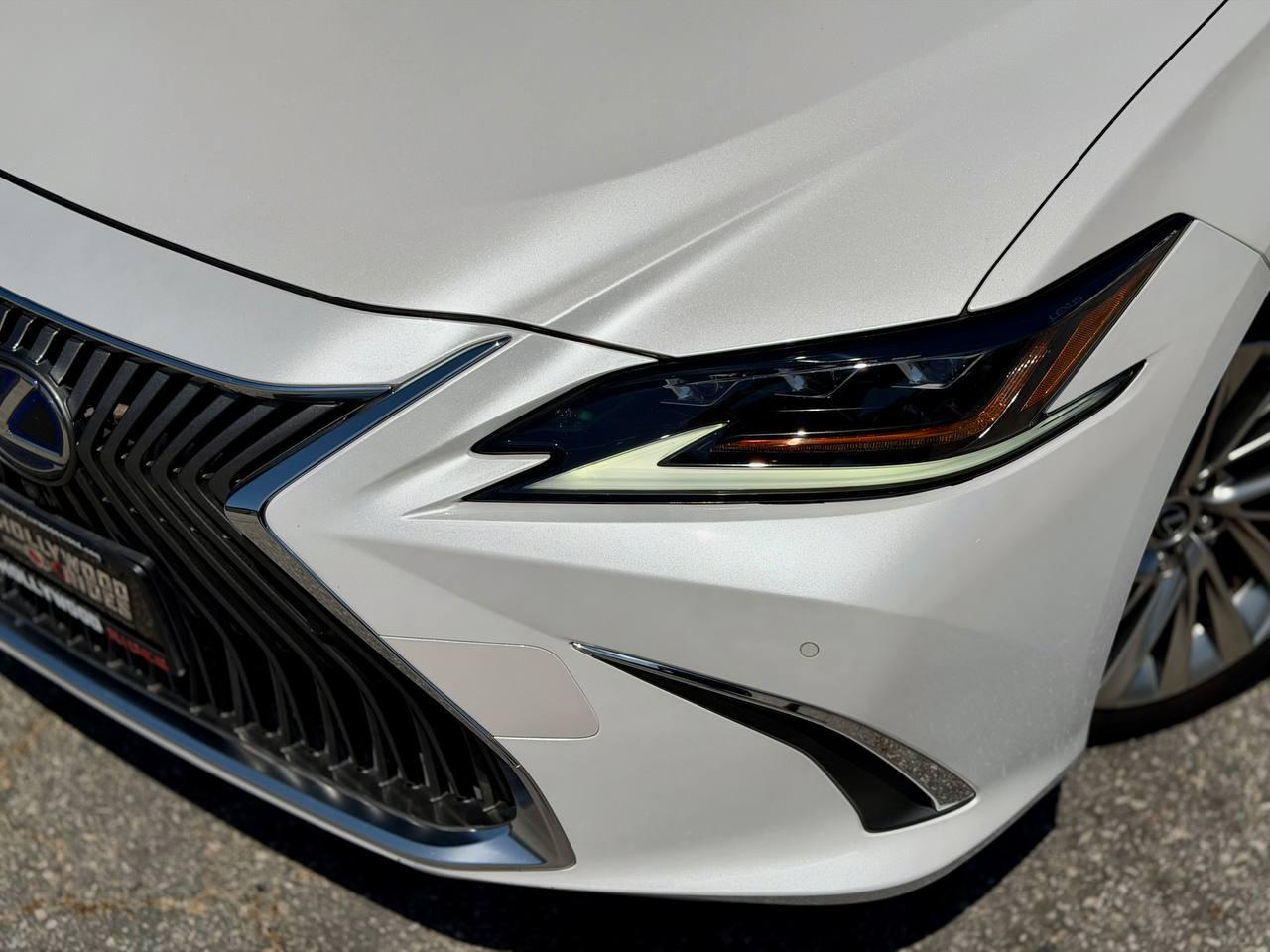 Lexus ES 300h  2019