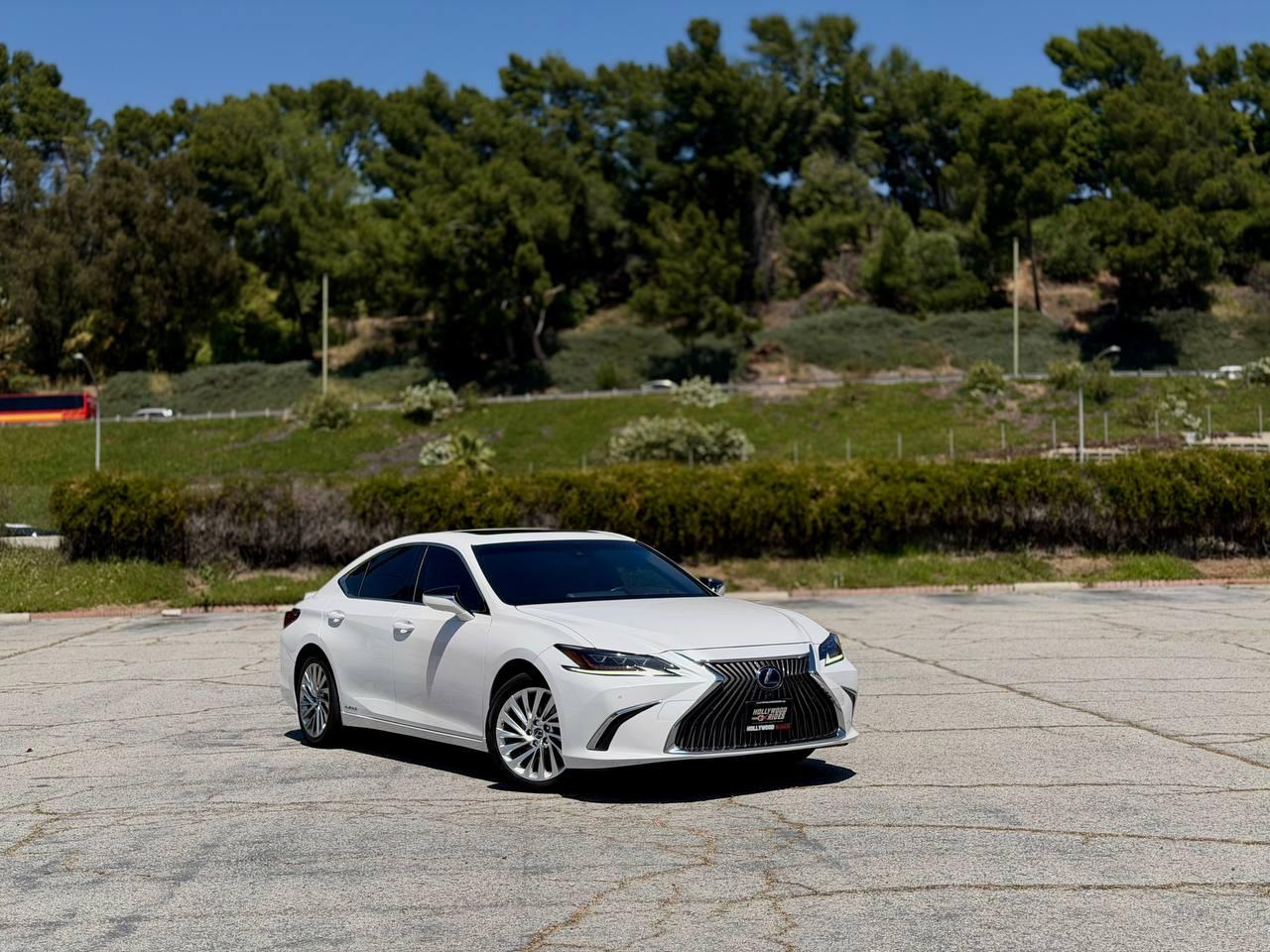 Lexus ES 300h  2019