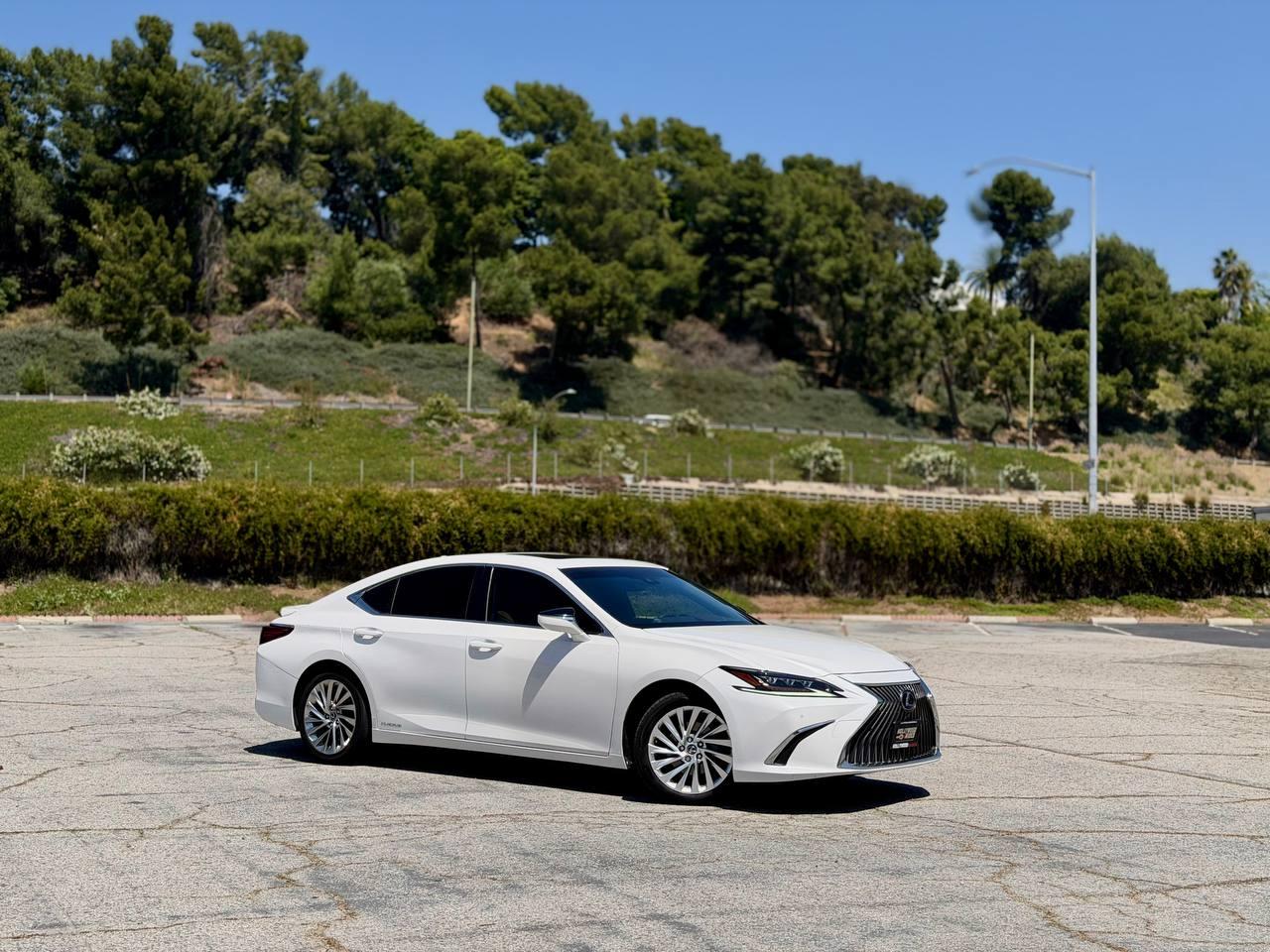 Lexus ES 300h  2019