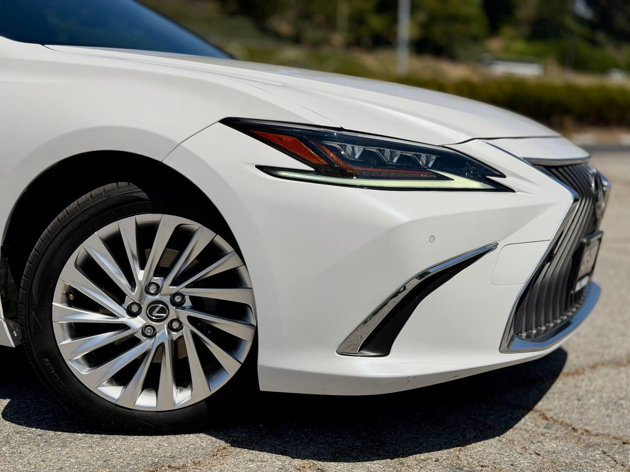 Lexus ES 300h  2019