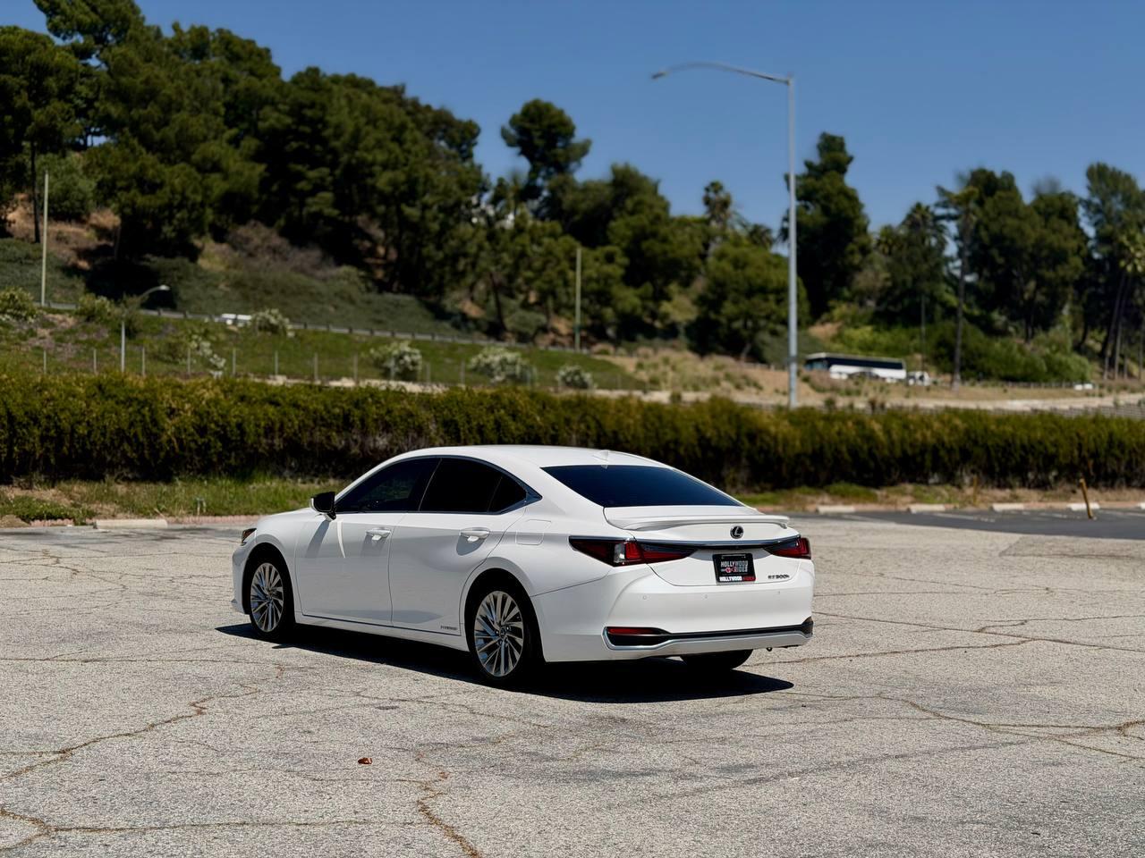 Lexus ES 300h  2019