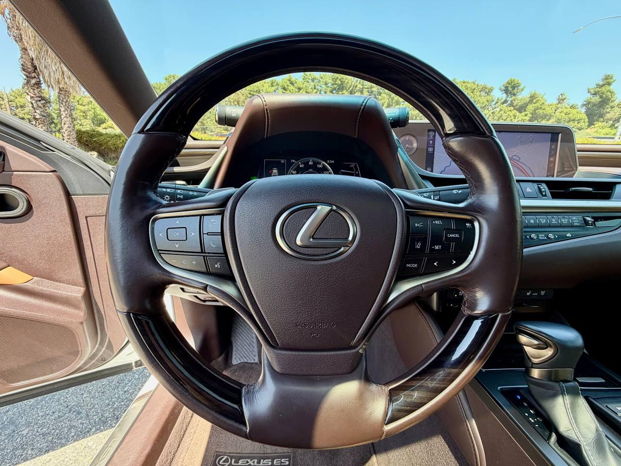 Lexus ES 300h  2019