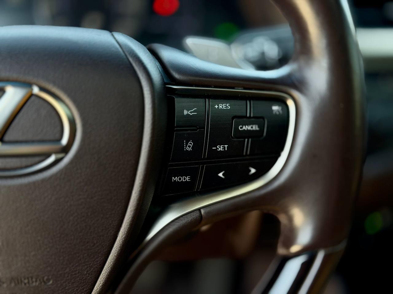 Lexus ES 300h  2019
