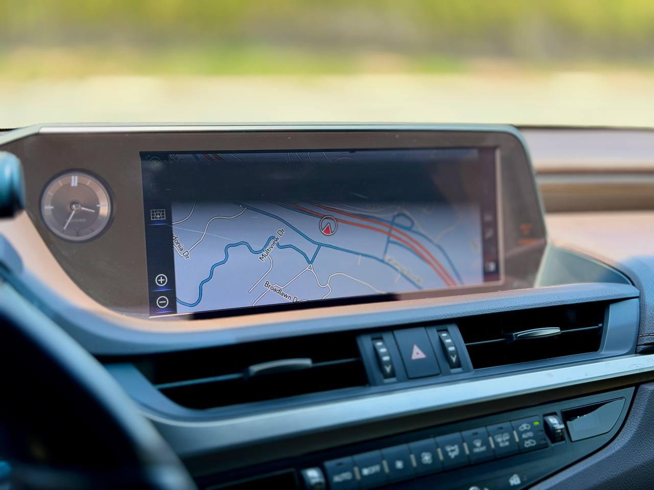 Lexus ES 300h  2019