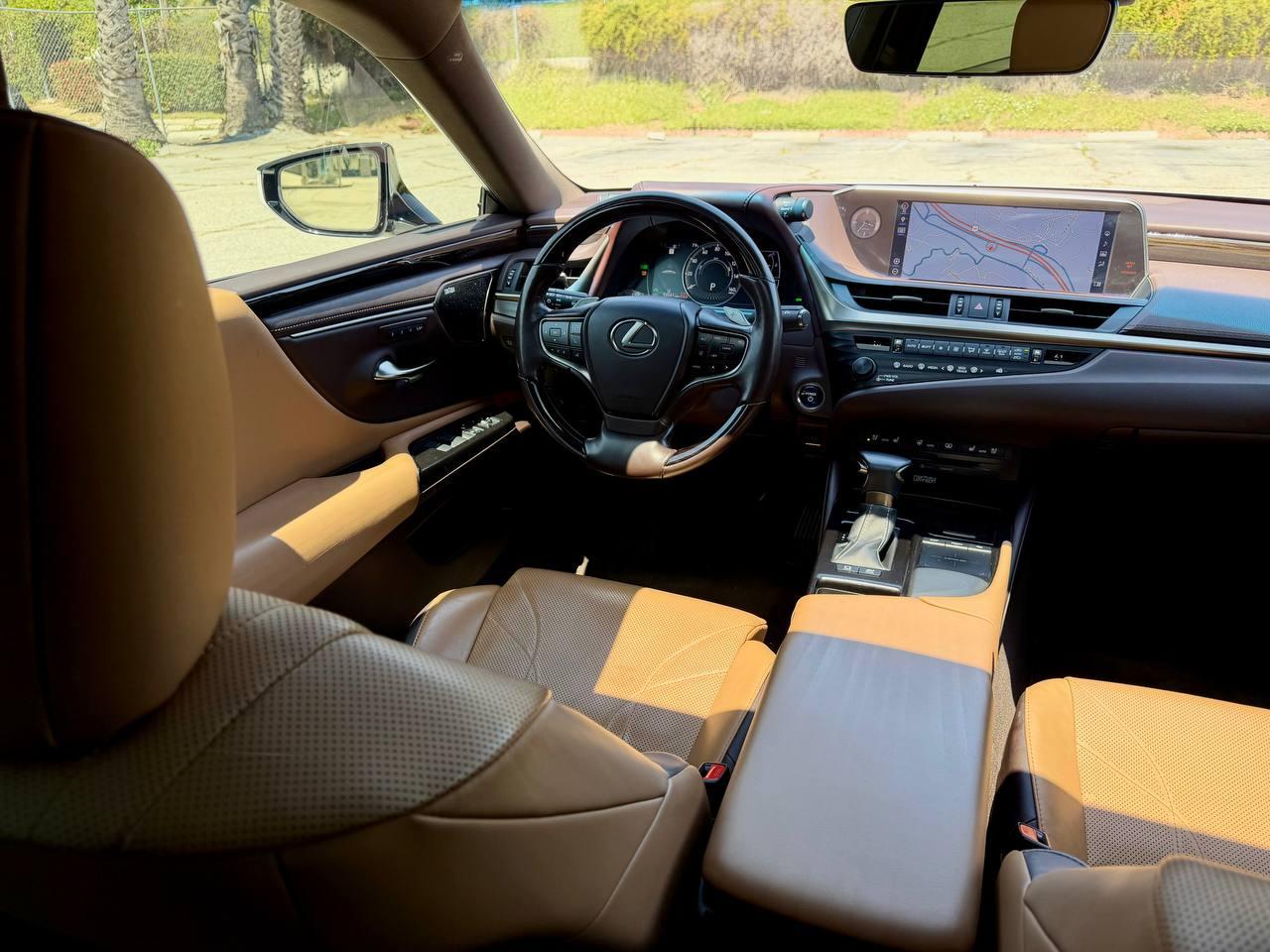 Lexus ES 300h  2019