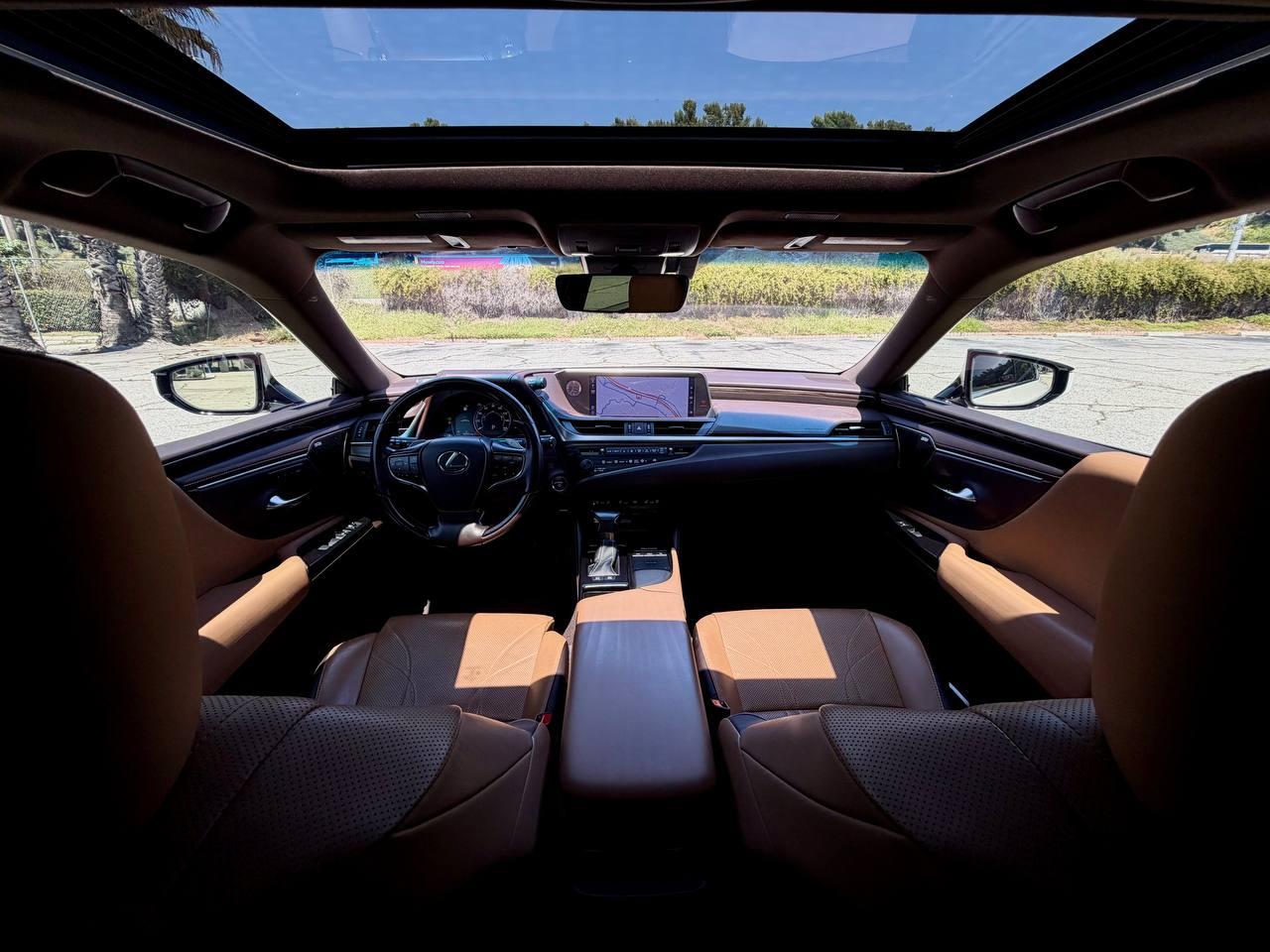 Lexus ES 300h  2019