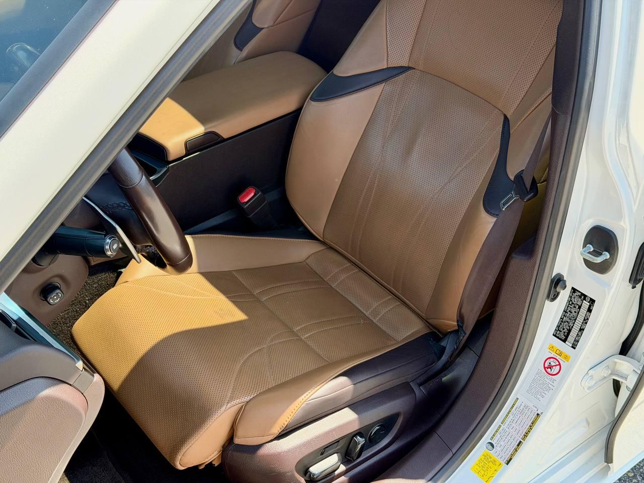 Lexus ES 300h  2019