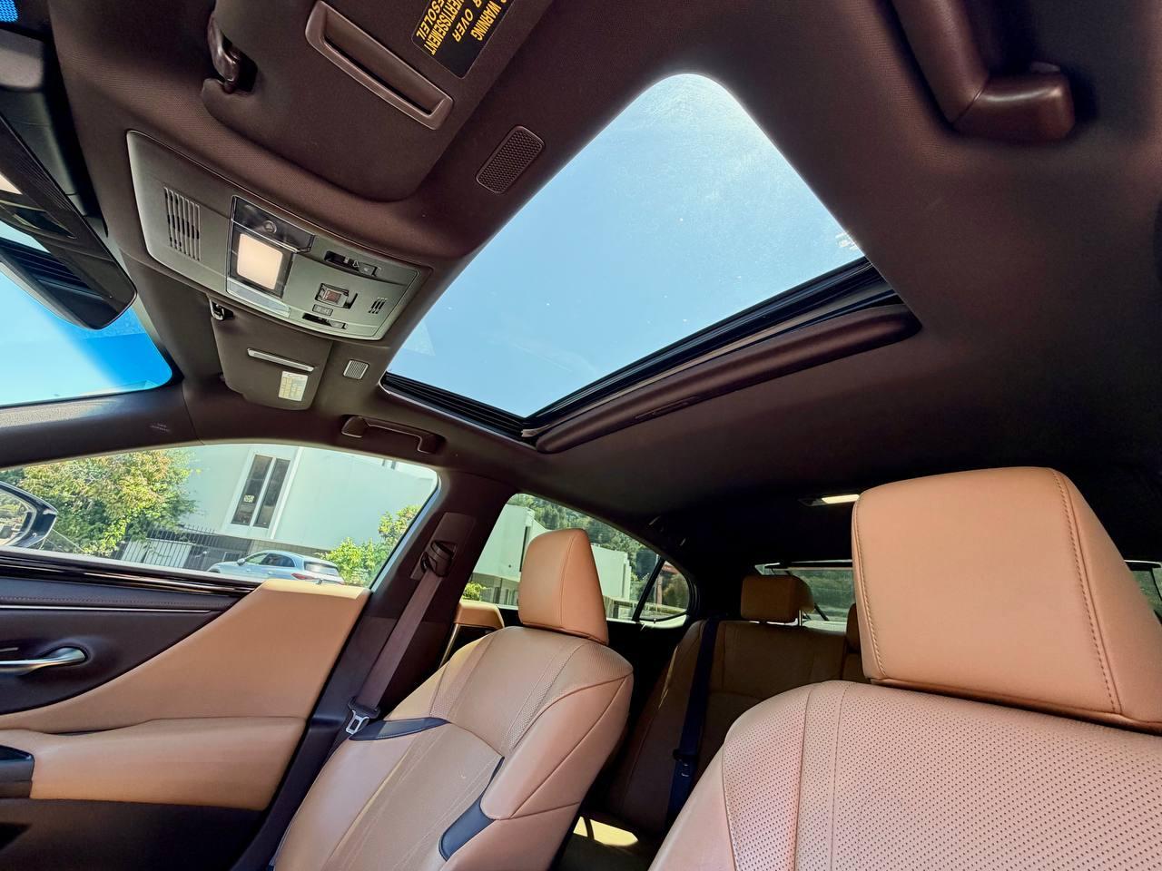 Lexus ES 300h  2019