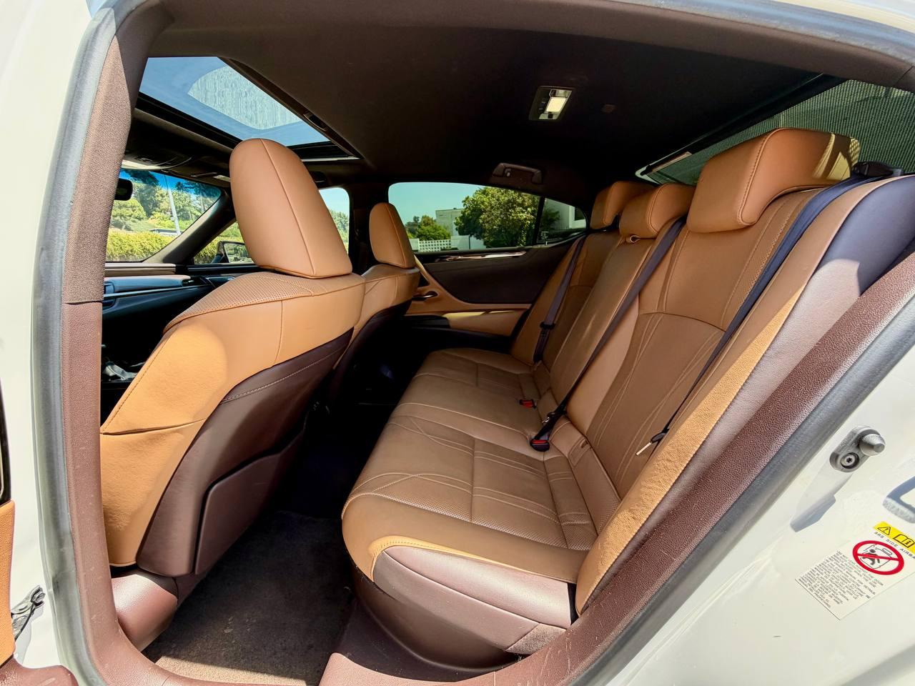 Lexus ES 300h  2019