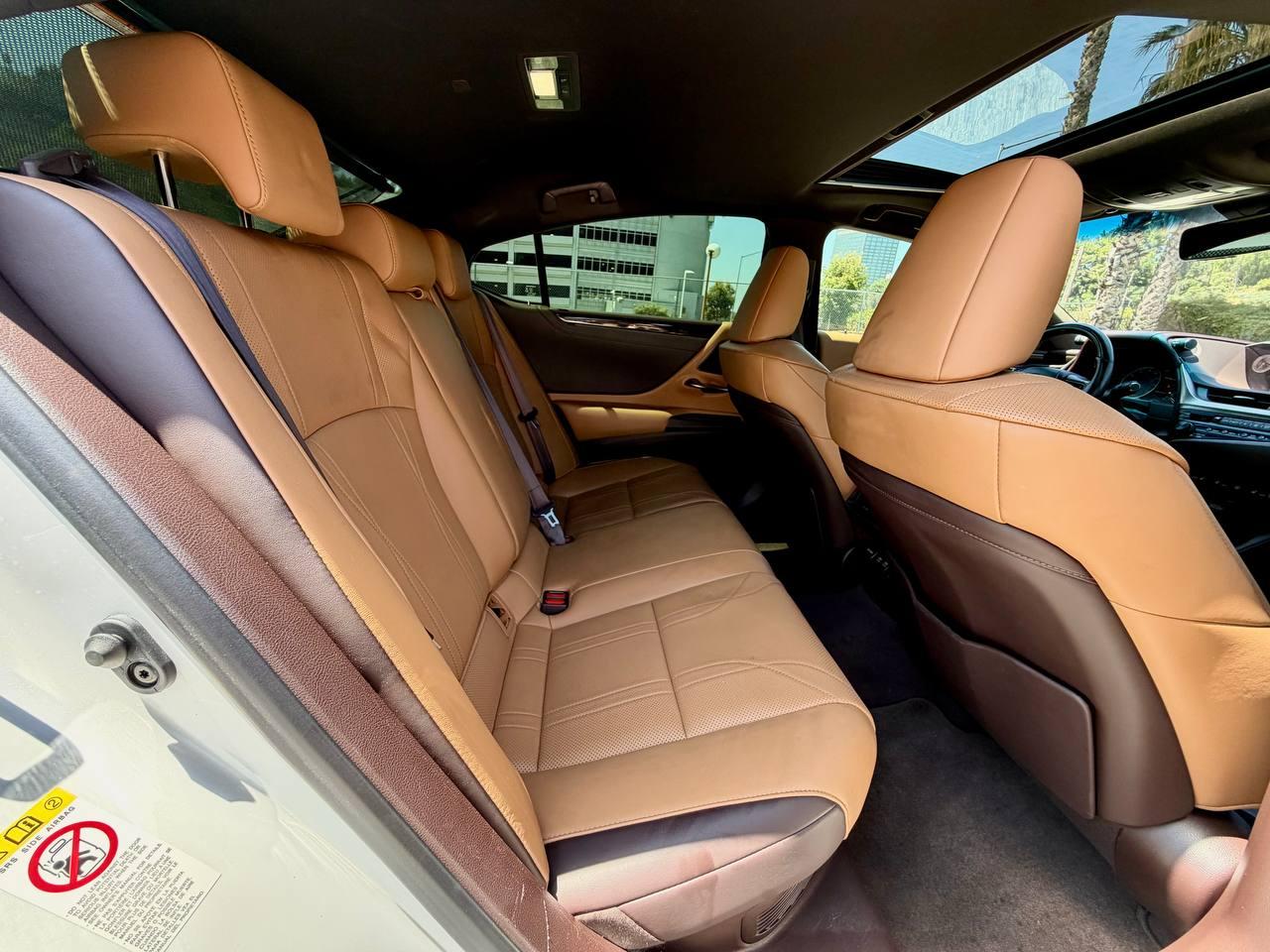 Lexus ES 300h  2019