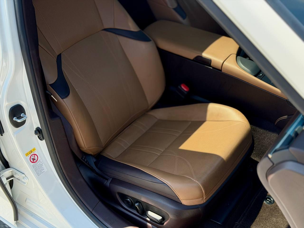 Lexus ES 300h  2019
