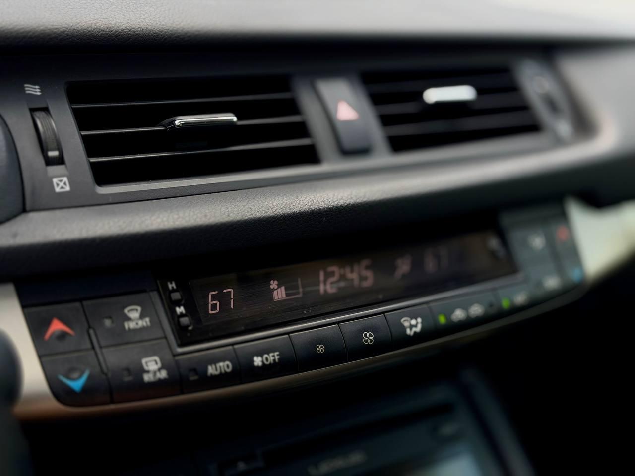 Lexus CT 200h Base 2014