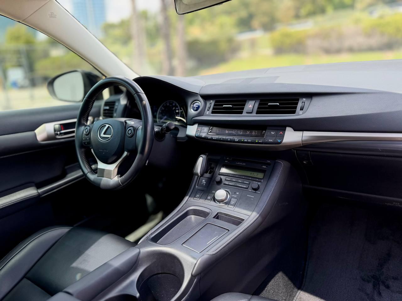 Lexus CT 200h Base 2014