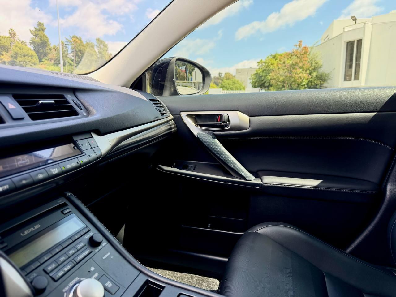 Lexus CT 200h Base 2014