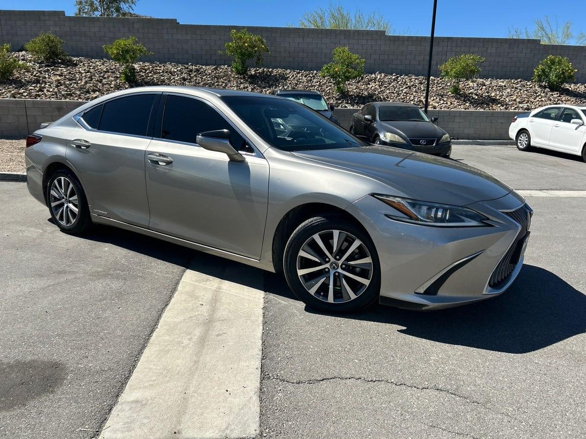 Lexus ES 300h  2020