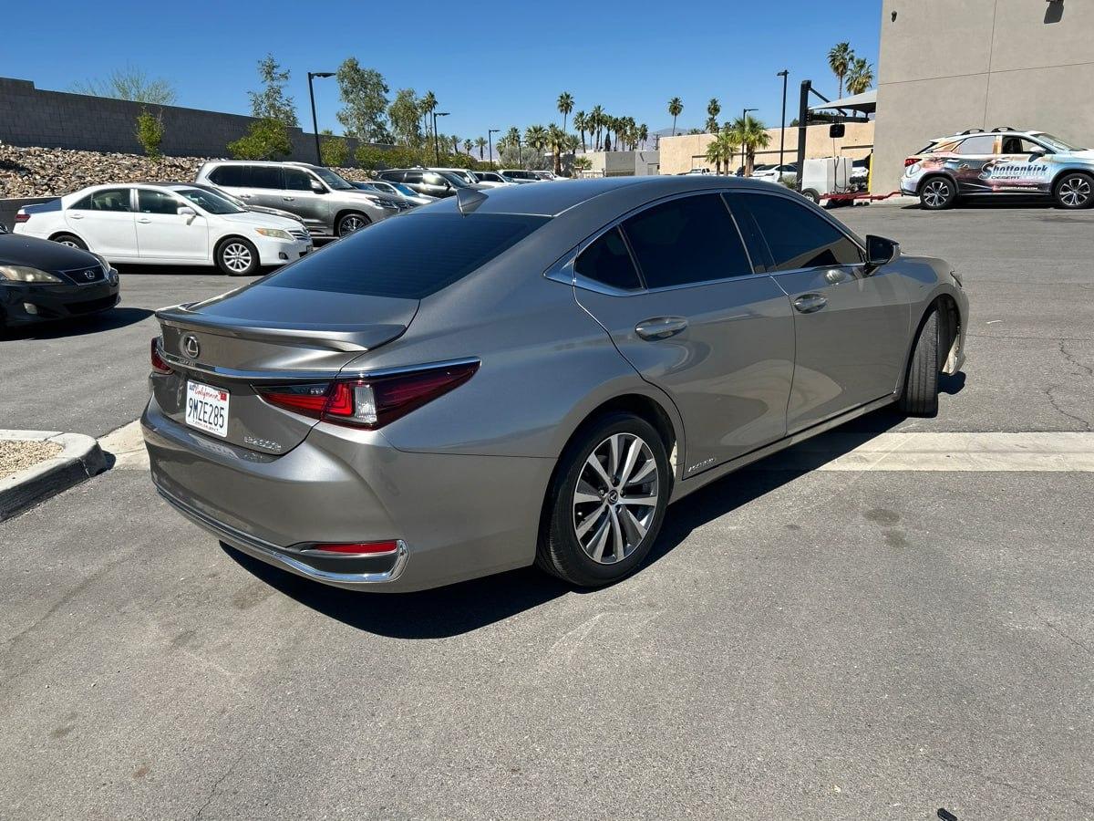 Lexus ES 300h  2020