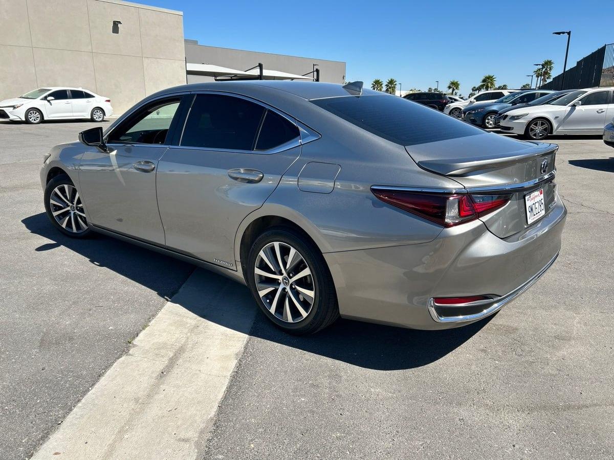 Lexus ES 300h  2020