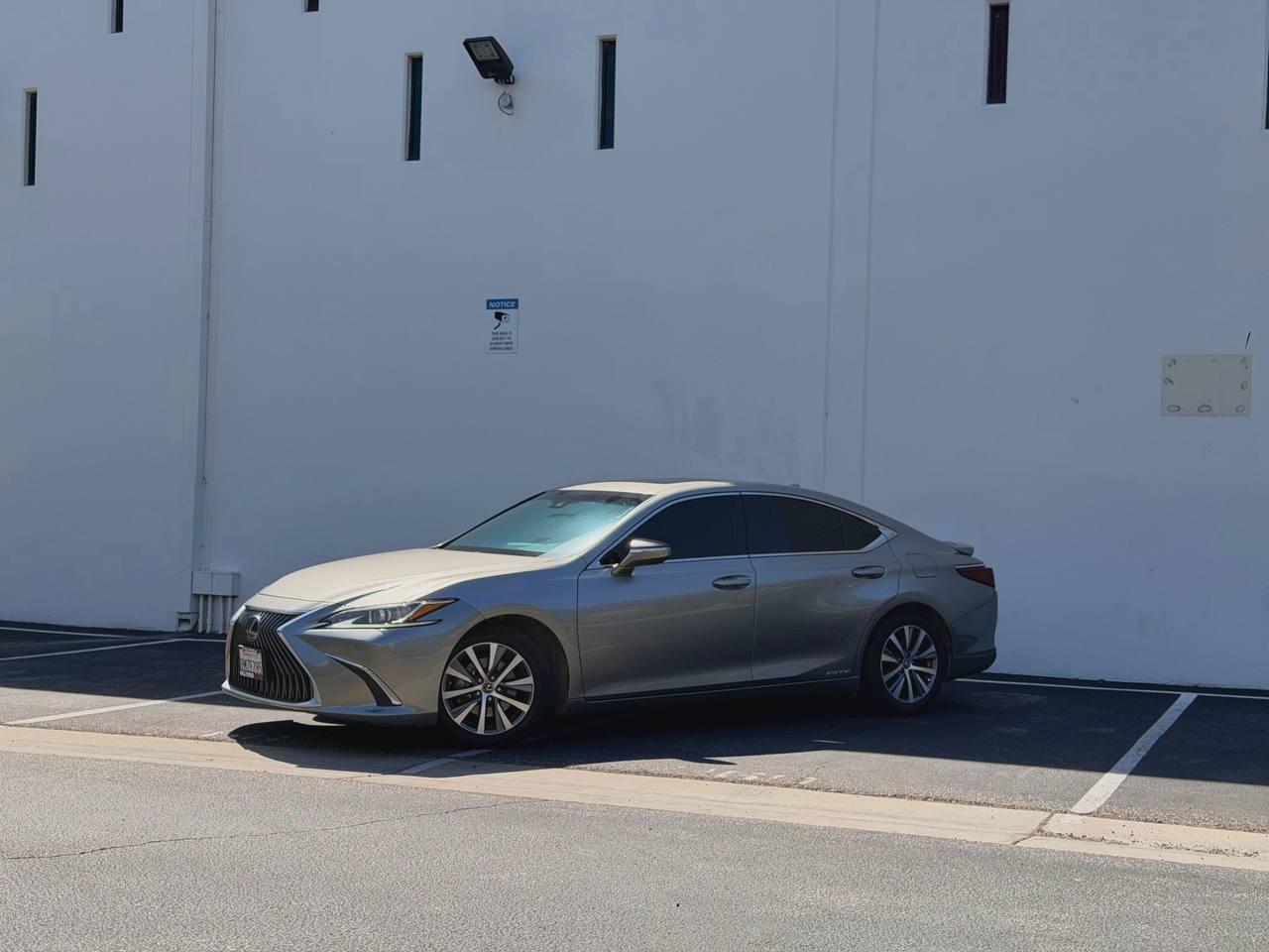 Lexus ES 300h  2020