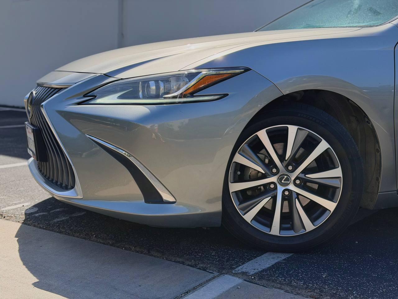 Lexus ES 300h  2020