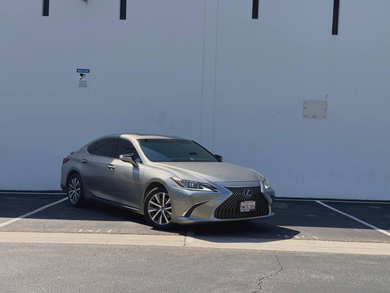 Lexus ES 300h  2020
