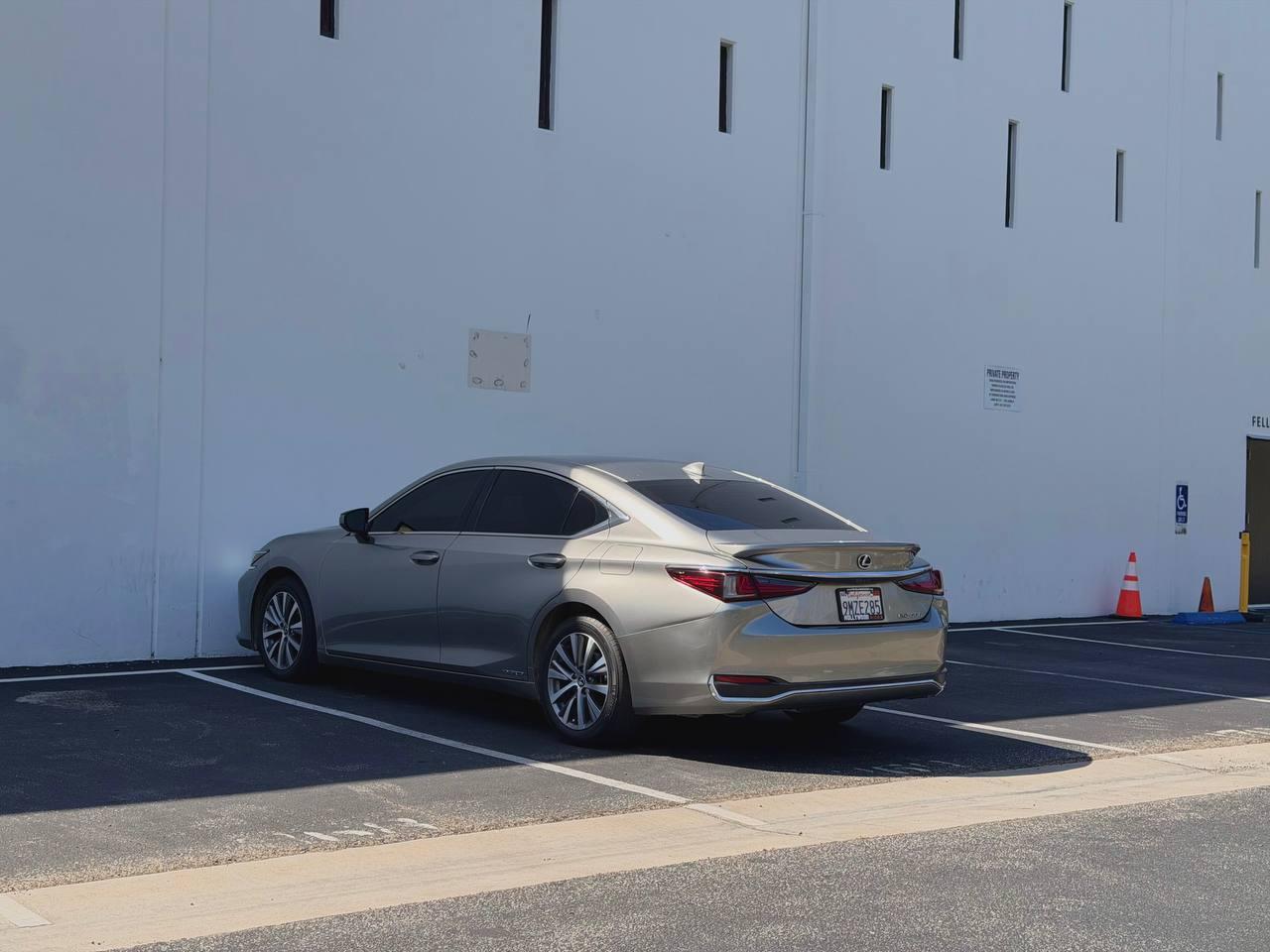 Lexus ES 300h  2020