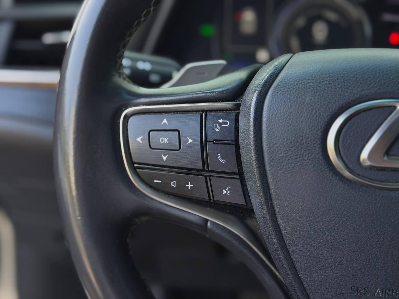 Lexus ES 300h  2020