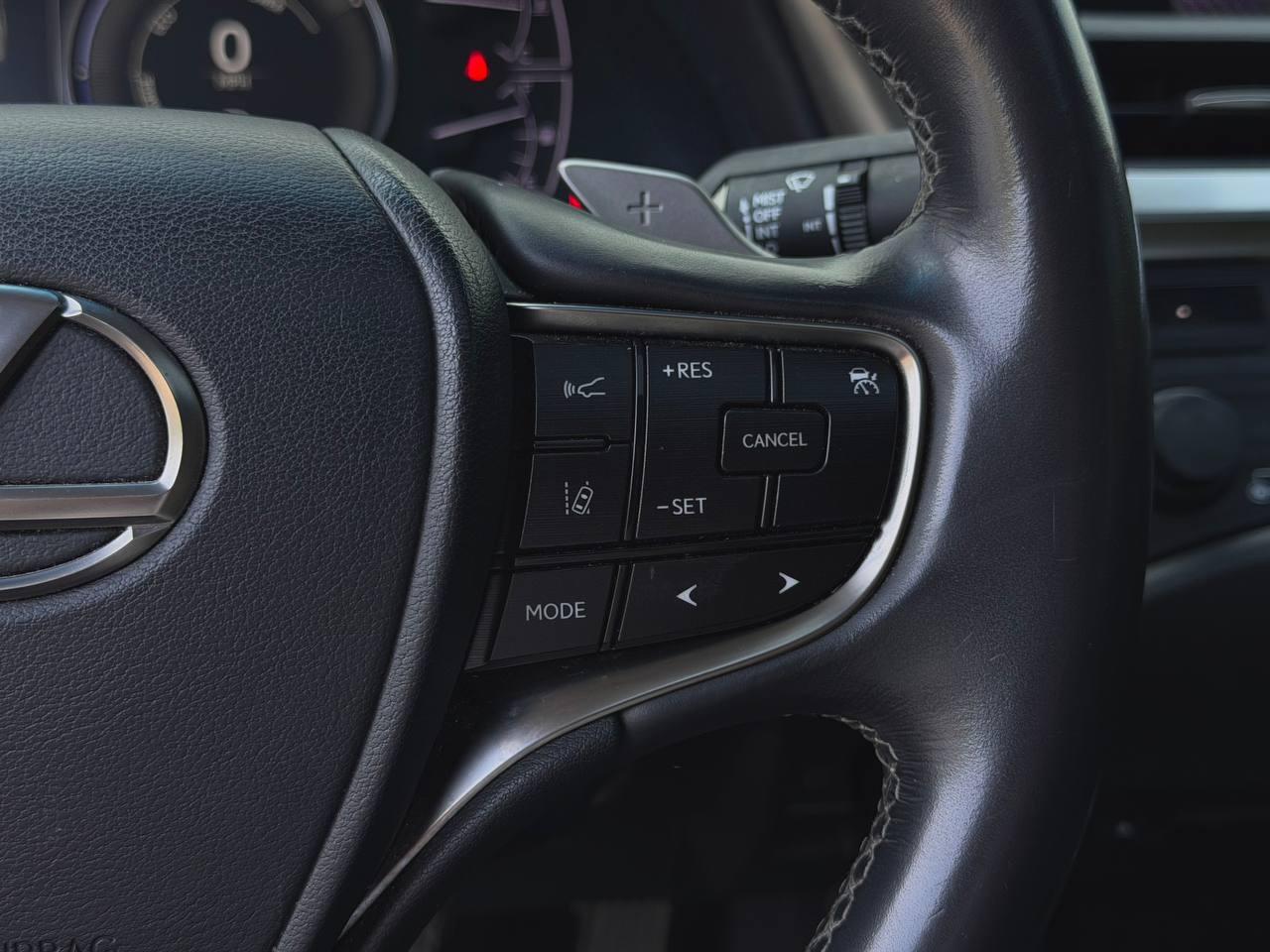 Lexus ES 300h  2020