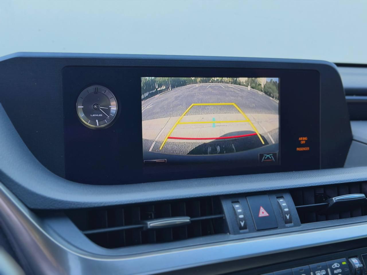 Lexus ES 300h  2020