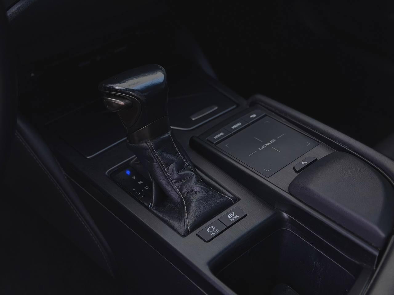 Lexus ES 300h  2020