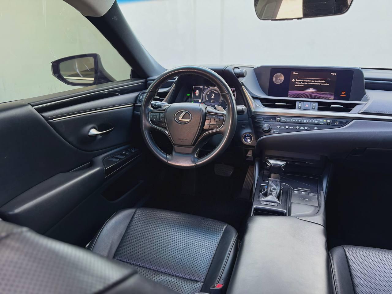 Lexus ES 300h  2020