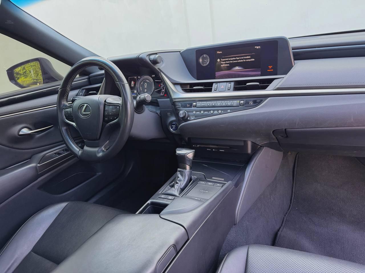 Lexus ES 300h  2020