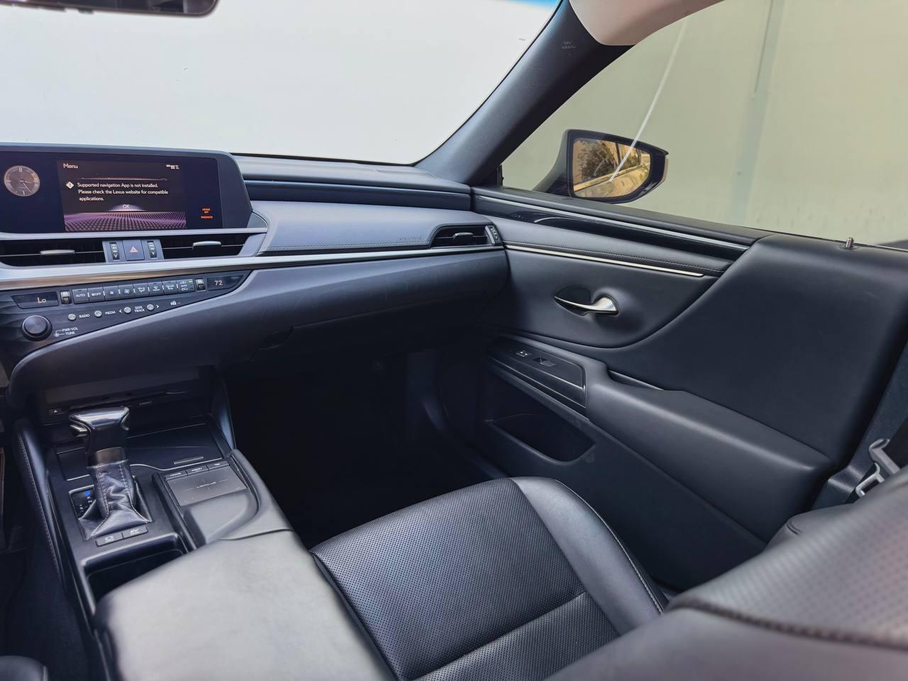 Lexus ES 300h  2020