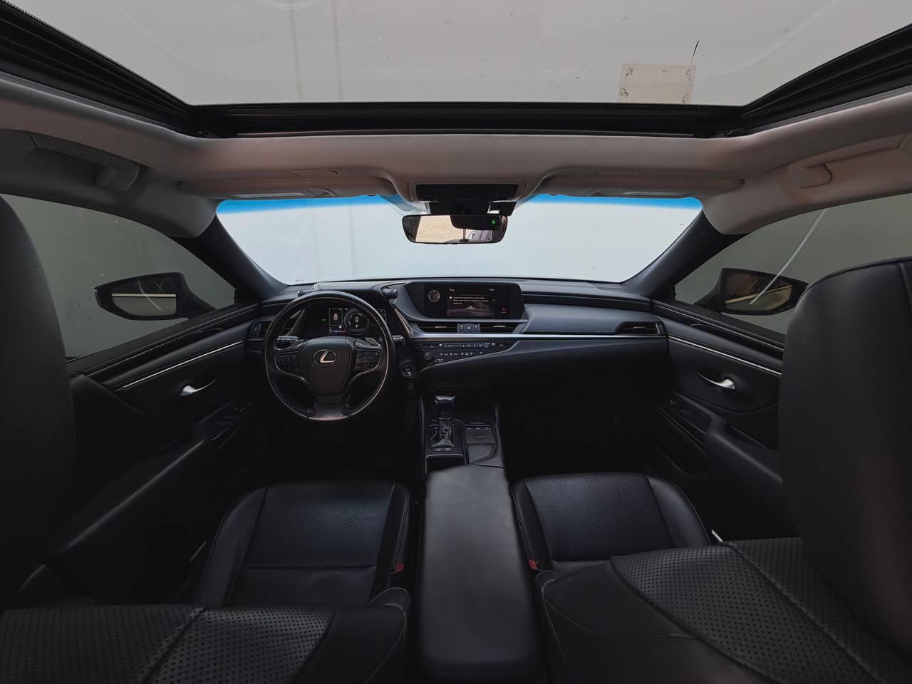Lexus ES 300h  2020