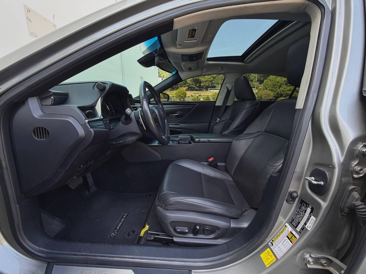 Lexus ES 300h  2020
