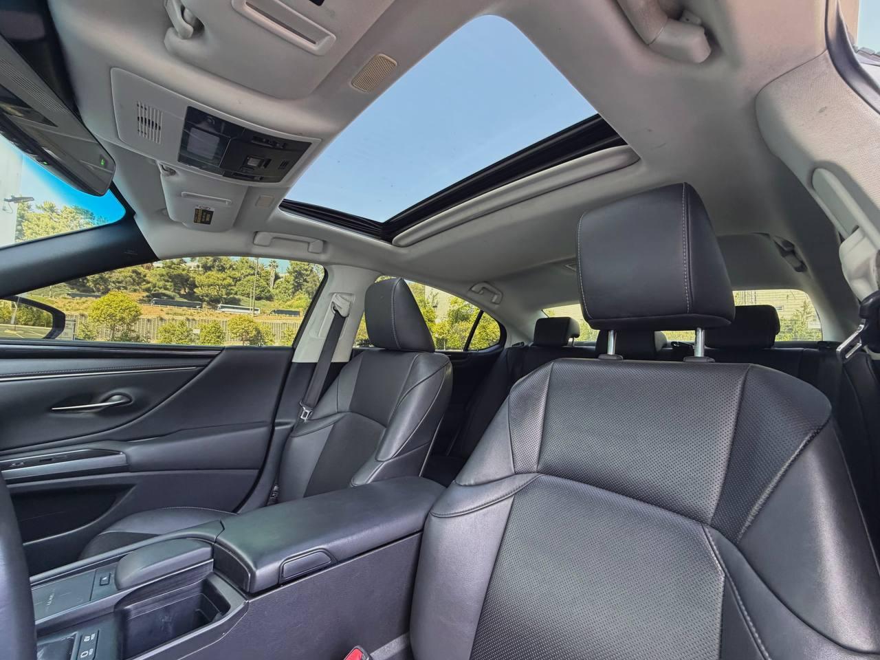 Lexus ES 300h  2020