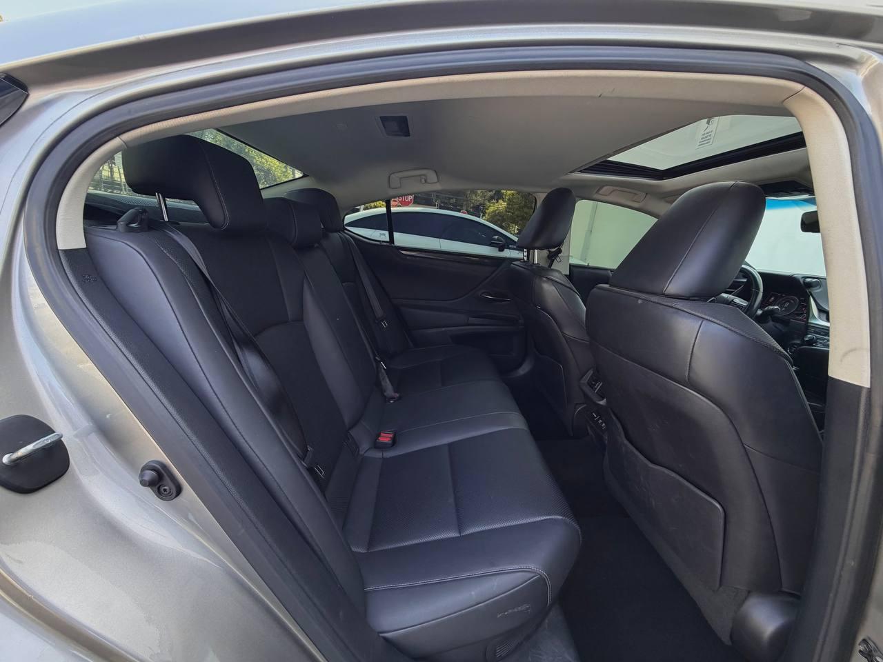 Lexus ES 300h  2020