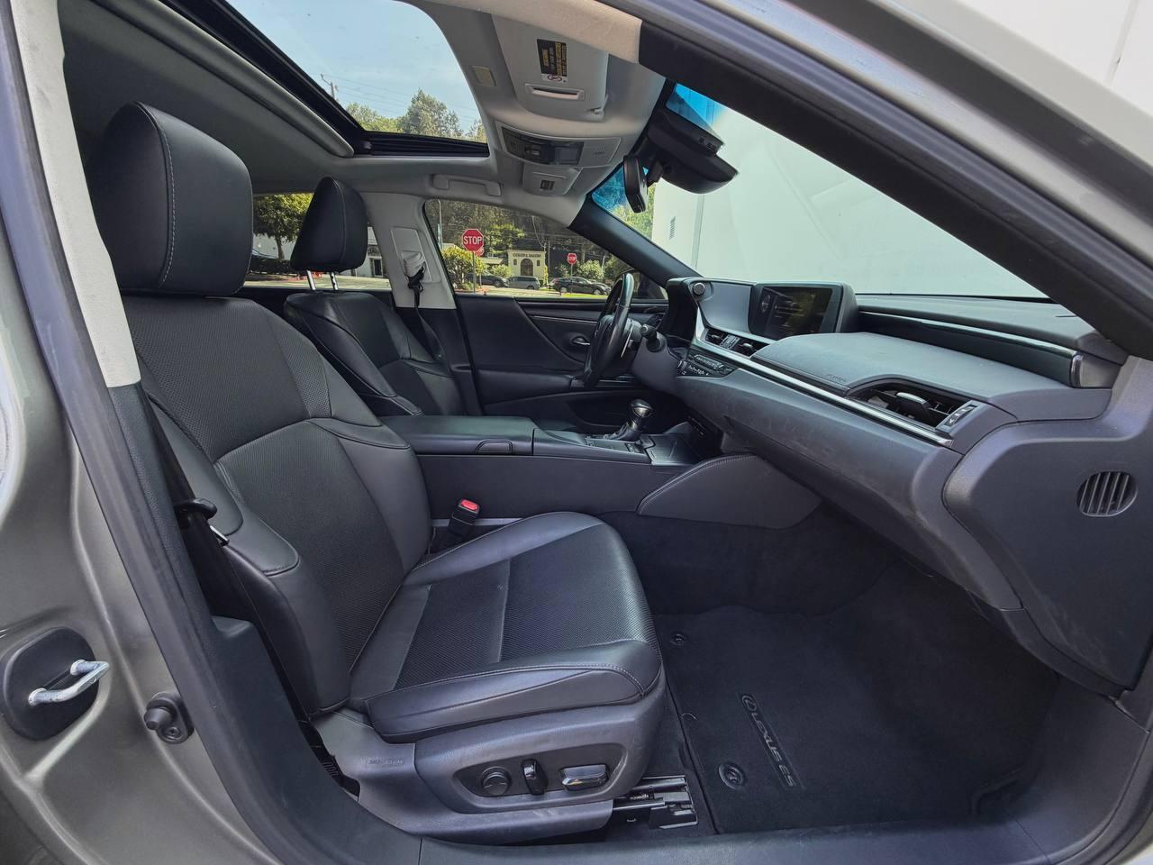 Lexus ES 300h  2020